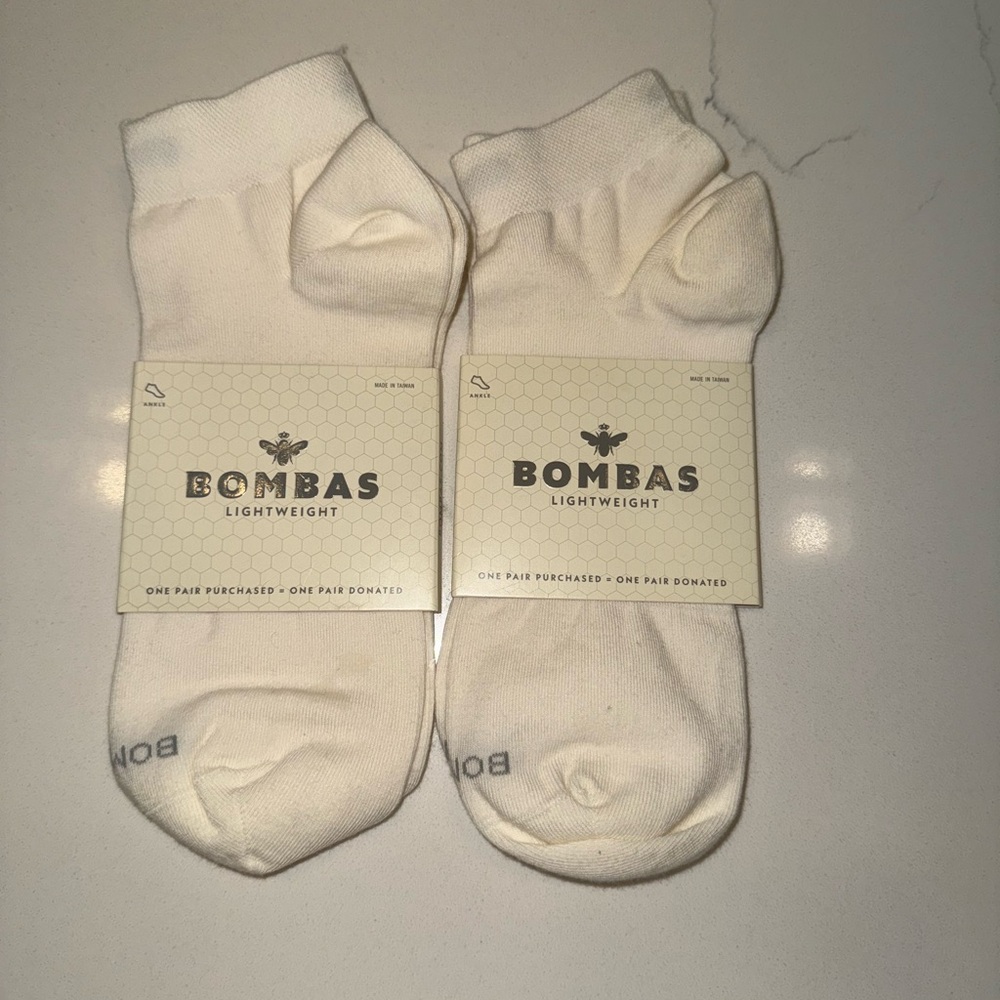 Bombas Large Lightweight Soft White Ankle Socks NWT- 2 pairs